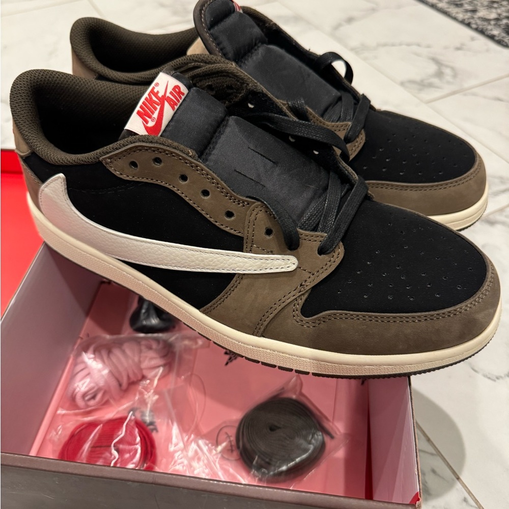 Nike Air Jordan one Travis Scott. (PLEASE READ DESCRIPTION)